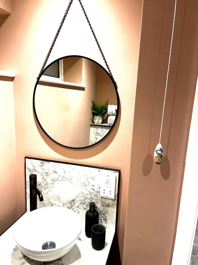 דירות Luxury Flat In טוטנס מראה חיצוני תמונה