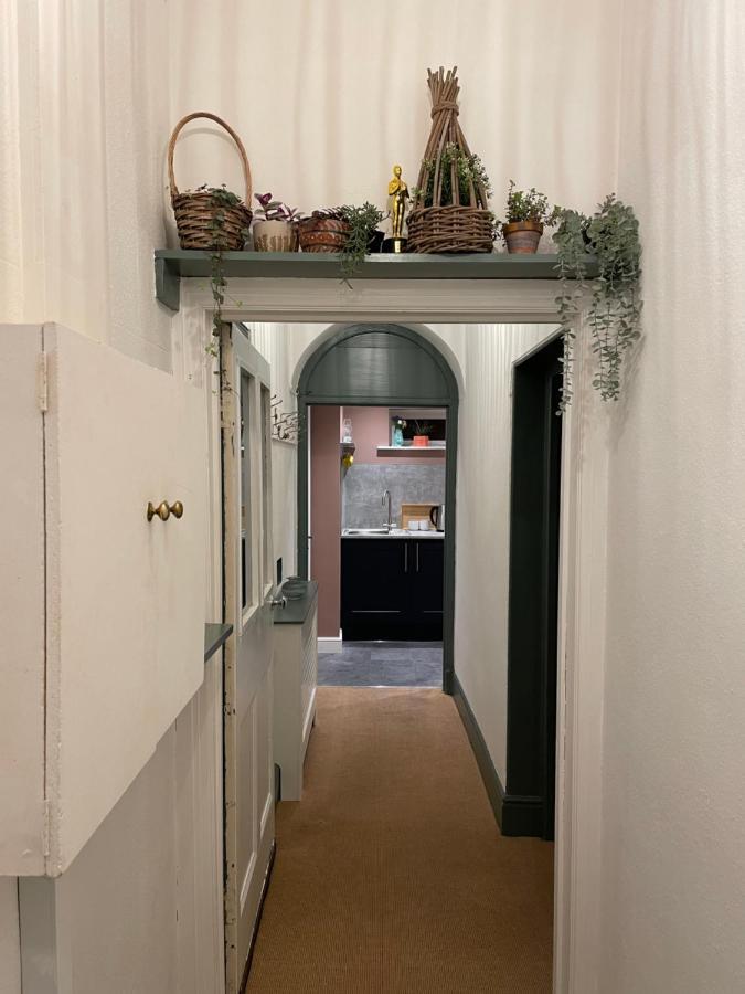 דירות Luxury Flat In טוטנס מראה חיצוני תמונה