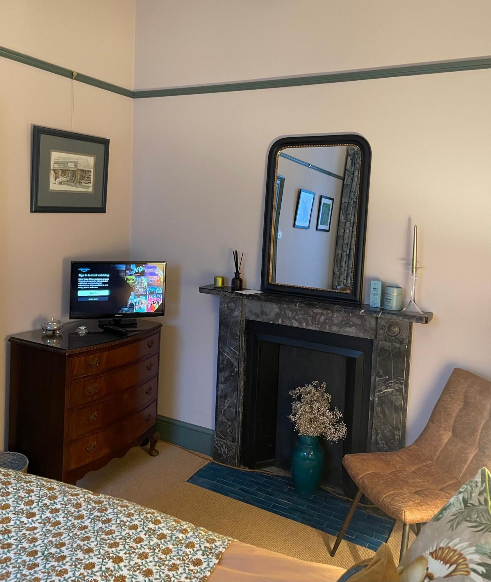 דירות Luxury Flat In טוטנס מראה חיצוני תמונה